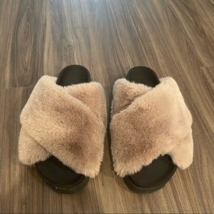R0AM Cloud Slippers